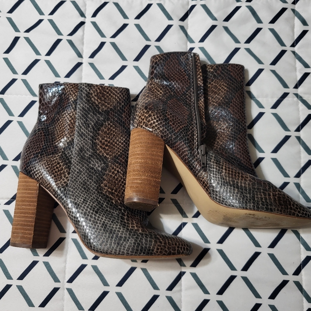 Zigi Soho brown faux snakeskin boots women's 8.5   1454